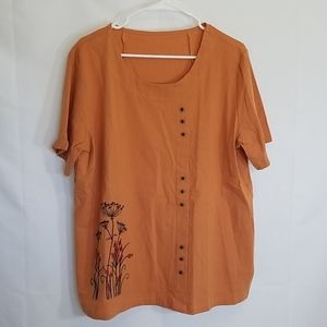 Cotton top with embroidery and decorative buttons